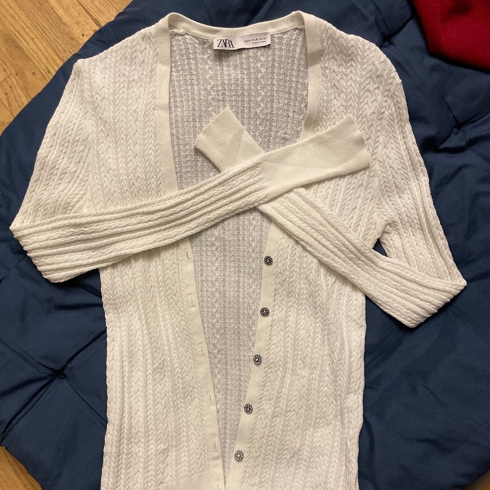 White cardigan with cute buttons